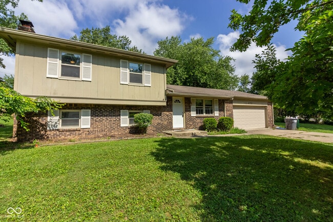 Building Photo - 372 Redbud Pl
