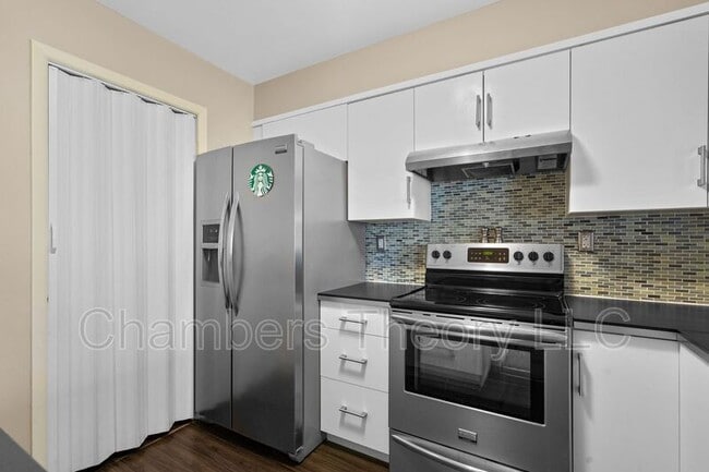 Photo - 1043 Warwick Ct