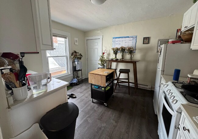 Building Photo - 94 River St Unit 3