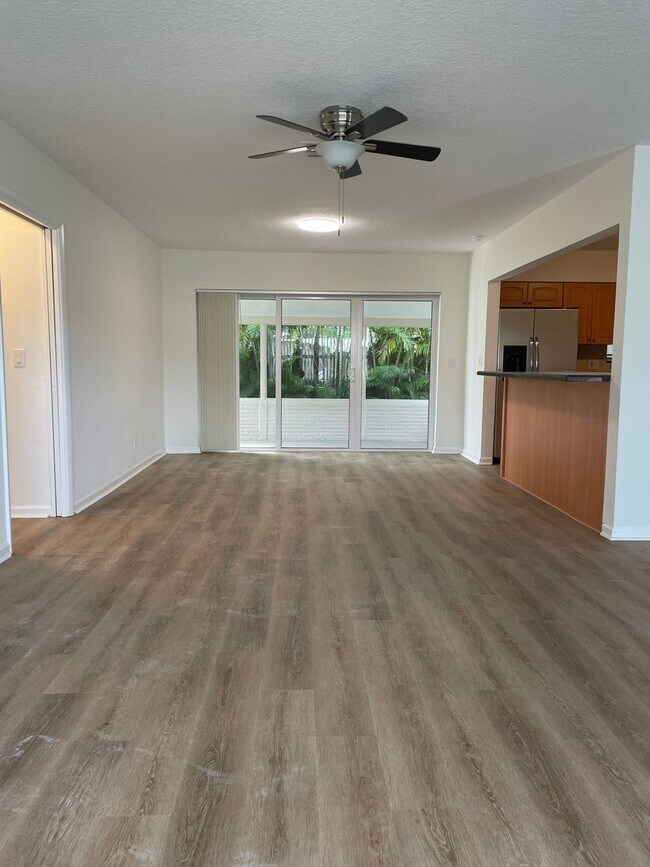 Photo - Hollywood Home