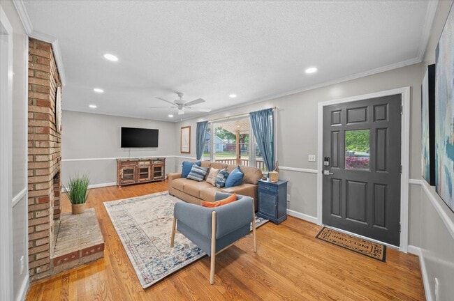 Photo - 120 Holland St