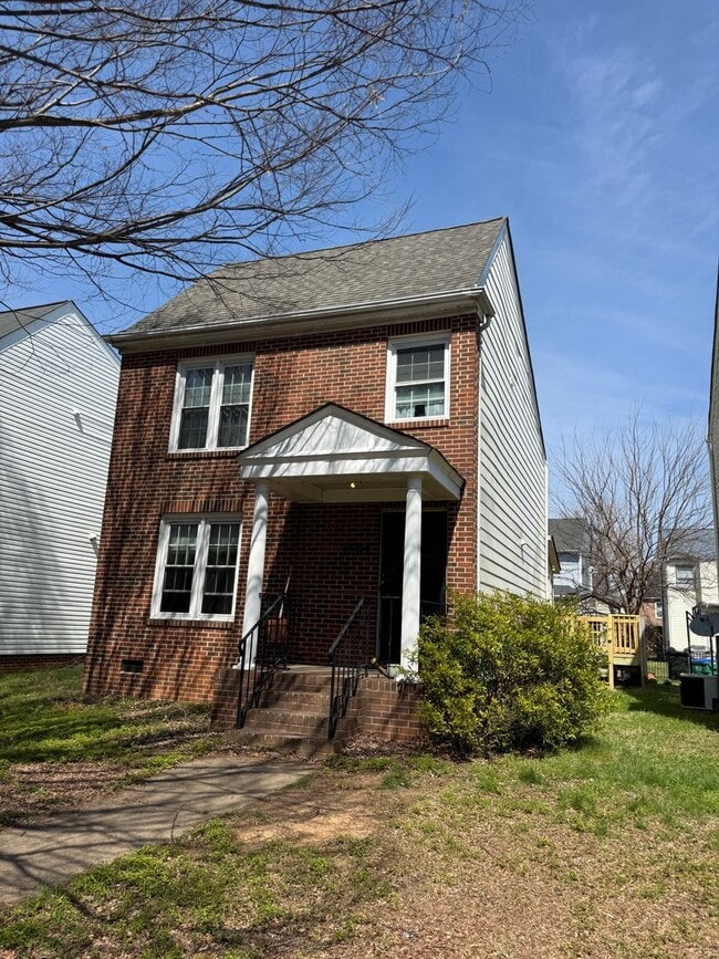 Building Photo - Large 3 Bed 2 Bath House near VCU