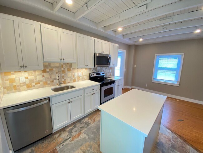 Photo - Hunter Ave 1273-1275 TNB Unit 1275.5