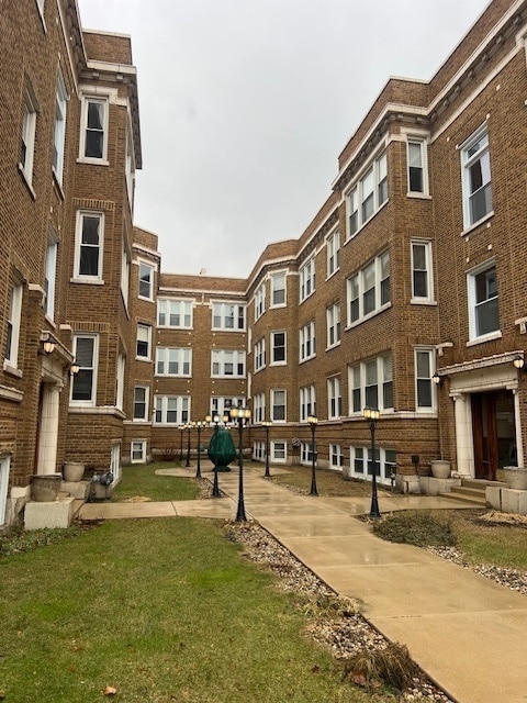 Building Photo - 6912 N Lakewood Ave Unit 2W