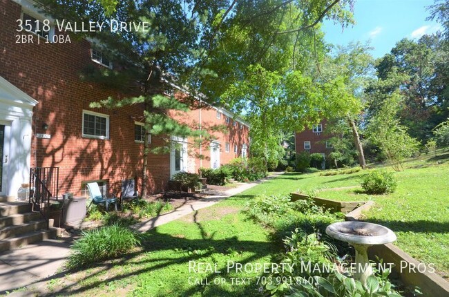 LOCATION LOCATION! Walk to Shirlington! ... - LOCATION LOCATION! Walk to Shirlington!   ... Townhome