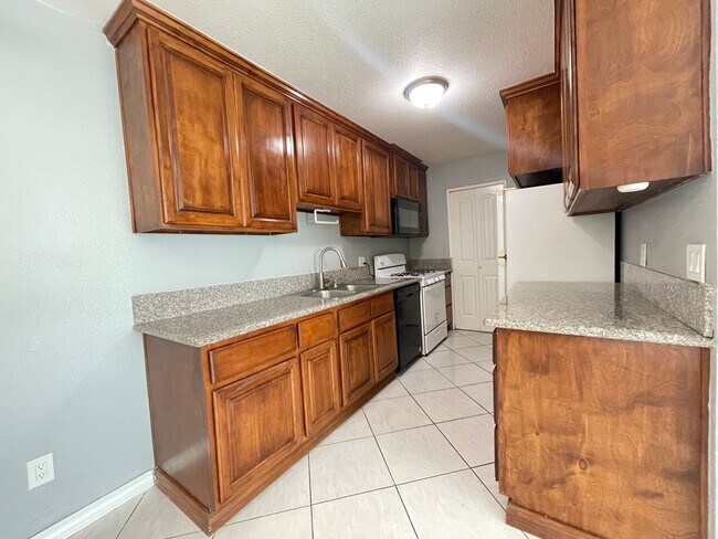 Photo - Spacious 2 Bed/ 1 Bath For Rent in Otay Mesa West Avail NOW! Unidad F