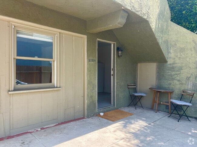 Building Photo - 1152 1/2 N Sycamore Ave Unit B Rental