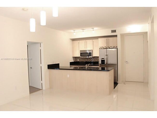 Building Photo - 79 SW 12th St Unit 2404-S Rental