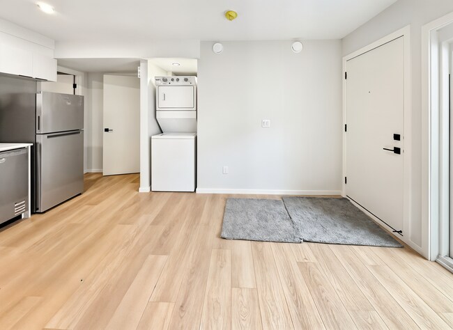 Photo - 9305-9123 123 Ave NW