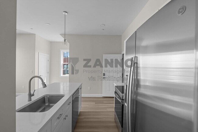 500 Main St Unit 2r