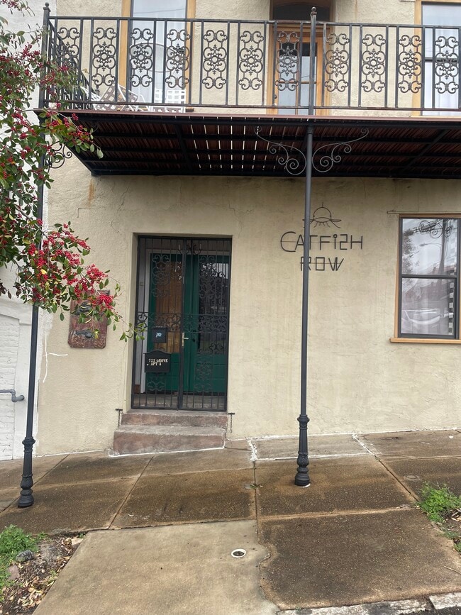 Photo - 723 Grove St Unit Apt A