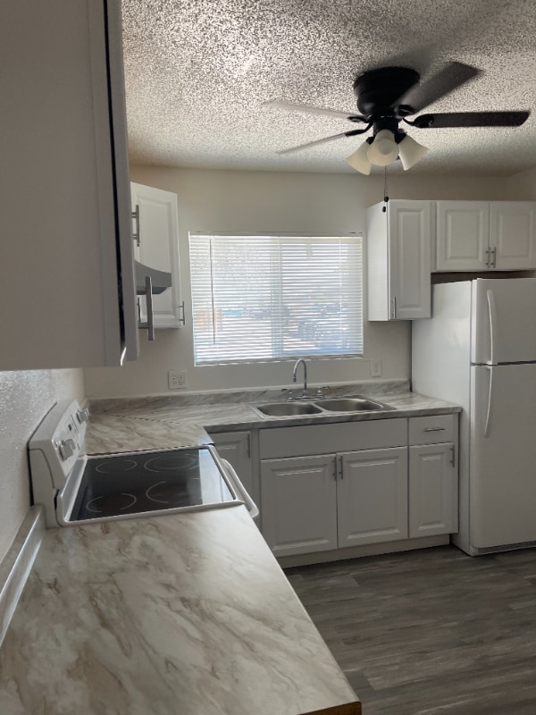 Photo - 220 W 9th St Apartment Unit 424