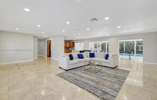 Photo - 2080 NE 205th St