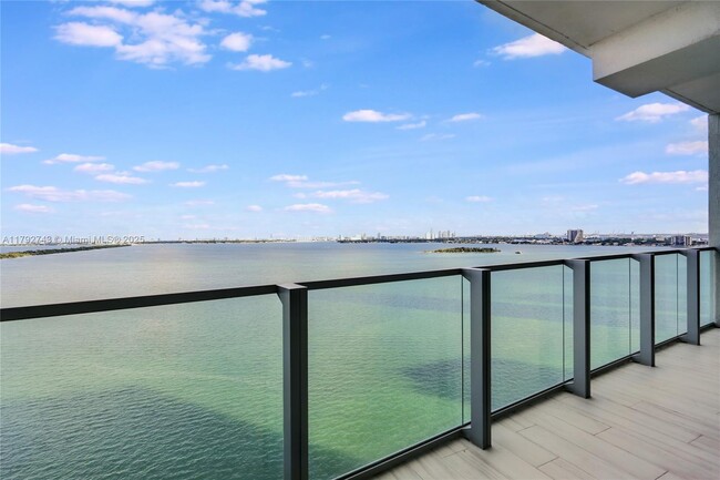 Photo - 2900 NE 7th Ave Unidad 1703 Rental
