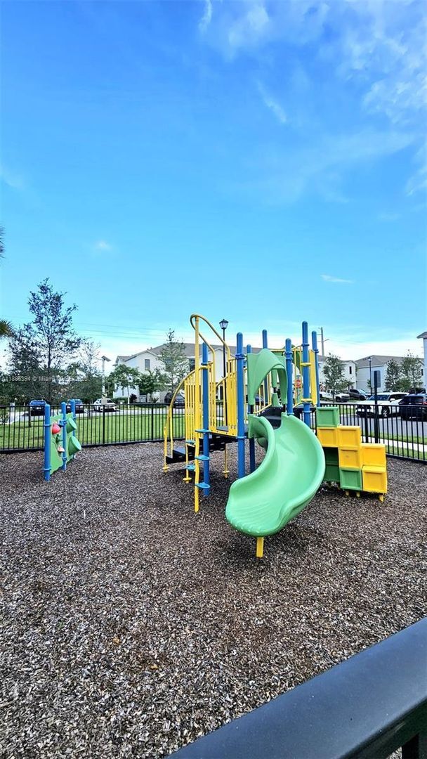 Photo - 364 NW 8th Ct