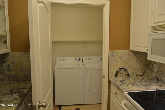 Photo - 1701 E Colter St Unidad 473