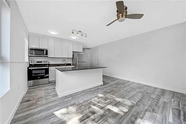 Building Photo - 1036 SW 5th St Unit 6 Rental