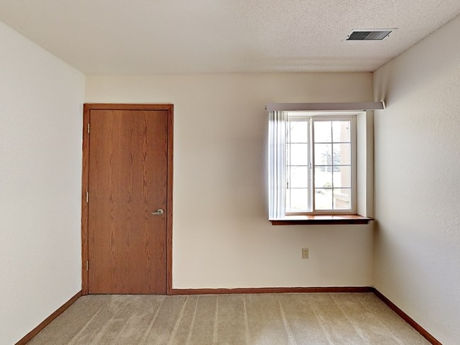 Image_ixdtFDRXst.jpg - Willowbrook Court