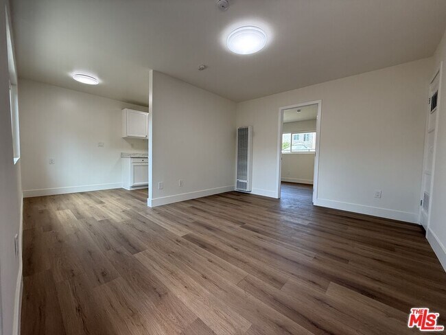 Photo - 1716 Locust Ave Unidad 3 Rental