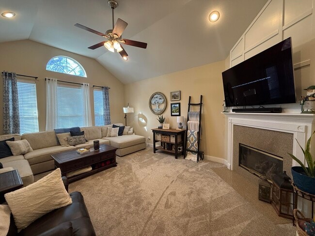 Photo - 4410 Windlake Dr