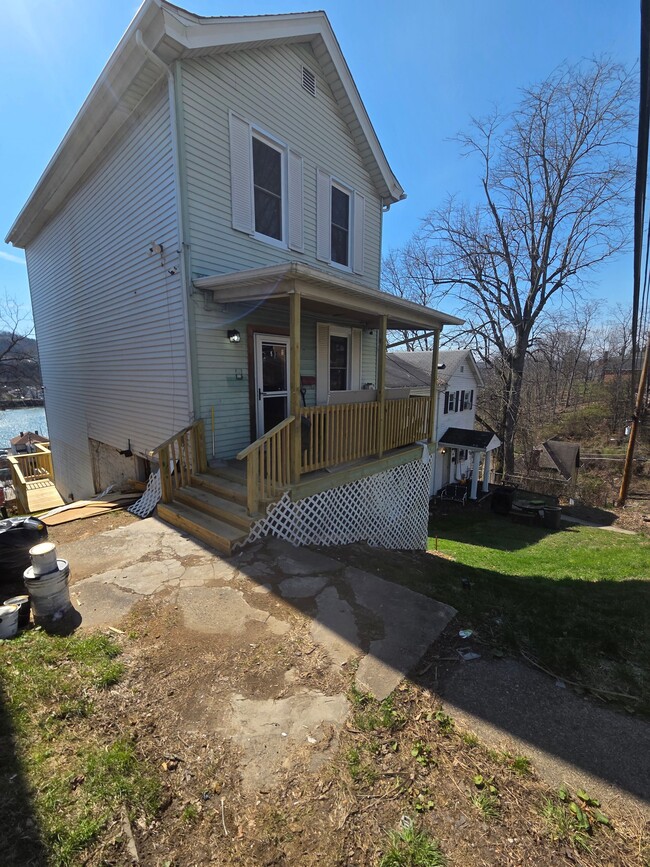 Photo - 208 Wood St