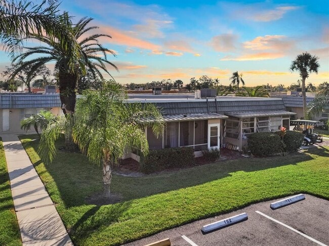 Building Photo - 1802 Bedford Terrace Unit 182