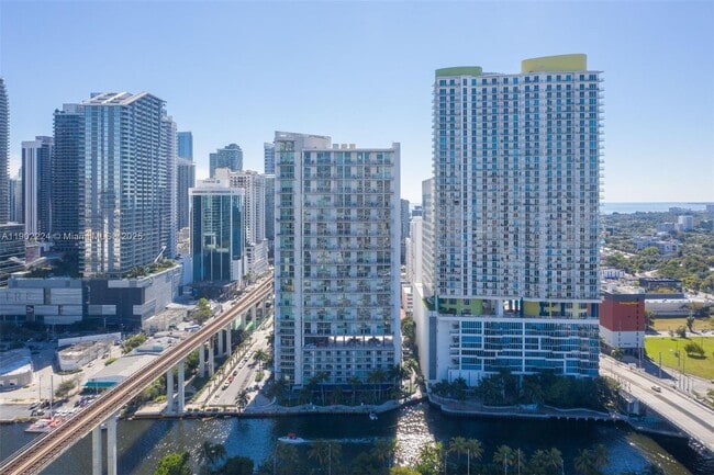 Photo - 690 SW 1st Ct Unidad 1215