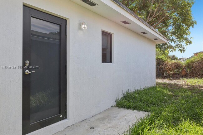 Photo - 17003 SW 107th Pl Unit 2