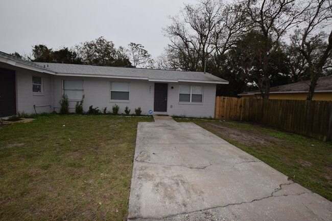 Building Photo - 2 Bedroom 1 Bath Duplex Rental