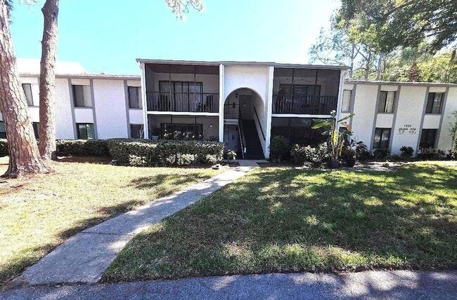 Building Photo - 1281 Pine Ridge Cir E Unit E1