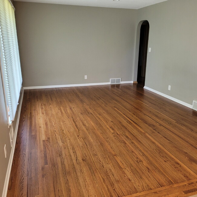 Photo - "Charming 3-Bed Home with Finished Basement & Gleaming Hardwood Floors in Shakopee!"