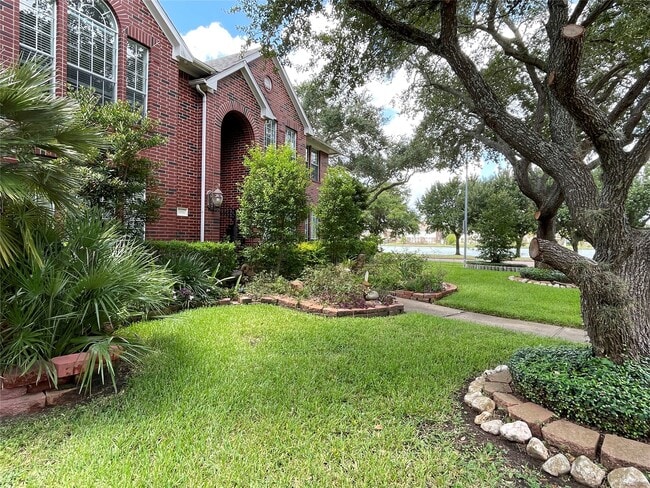1951 Lakewinds Dr