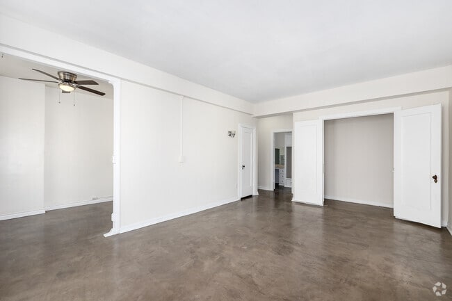 Studio - 500SF - Living Room