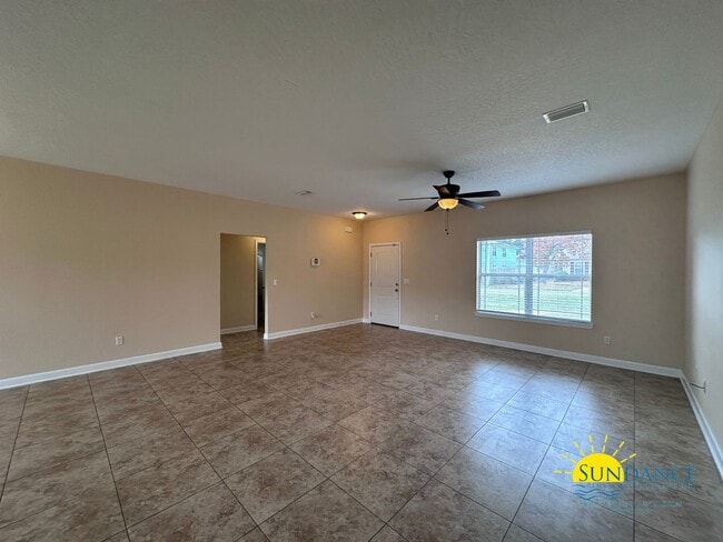 Photo - Spacious 3 Bedroom Home in Mary Esther!