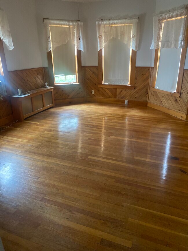 Front bedroom - 39 Saint James St Unidad 1