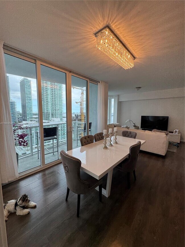 Photo - 601 NE 27th St Unidad 1603