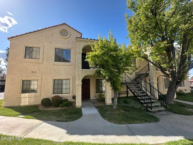 Building Photo - 2554 Olive Dr Unit Apt 34