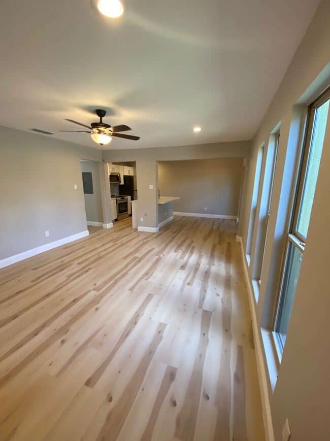 Photo - 5826 Sandhurst Ln