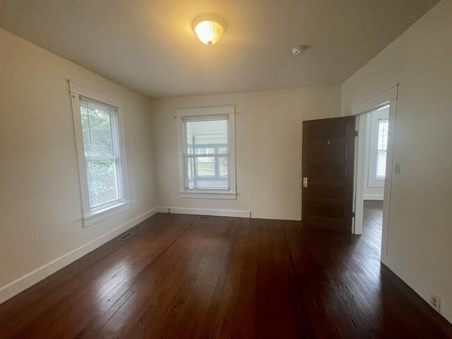 Photo - 211 E 2nd St