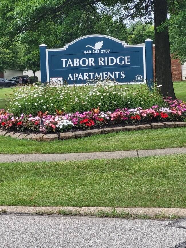 Tabor Ridge Apartments For Rent in Berea, OH