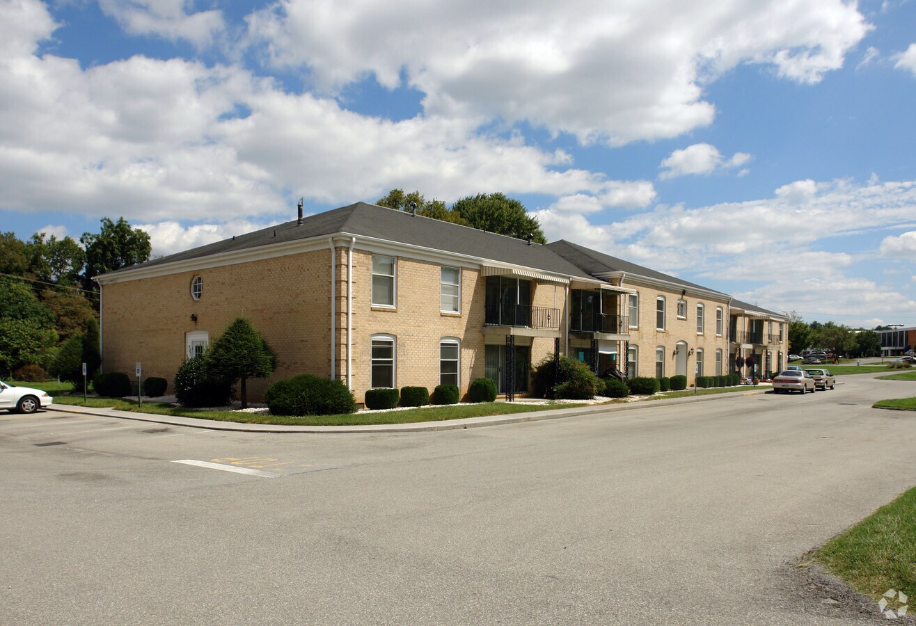 Photo - Chateau Riviera Apartments
