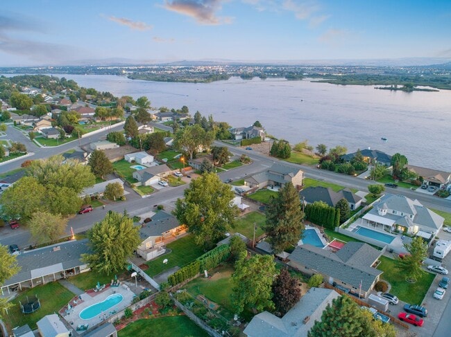 Photo - West Pasco Location a Block from the Colum...