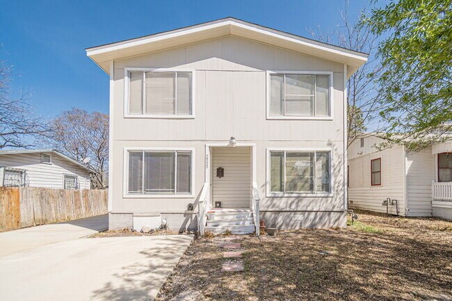 Photo - 2323 Arbor Pl