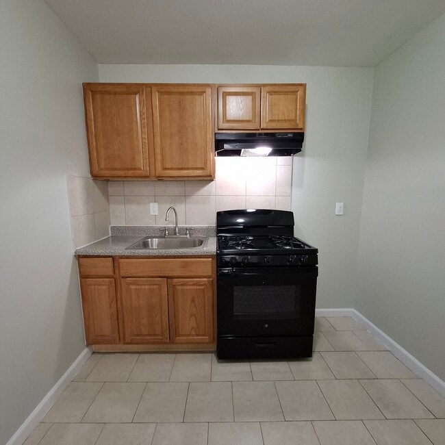 76 N 9th St 5 - 75 N 9th St Apartments Unit 5