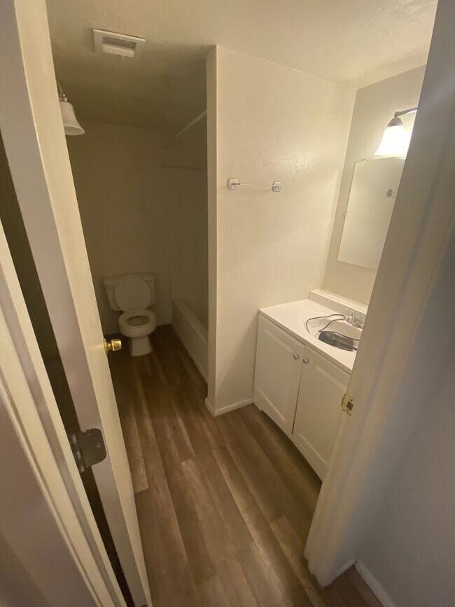 Photo - 1225 Menaul Blvd NW Unidad #B