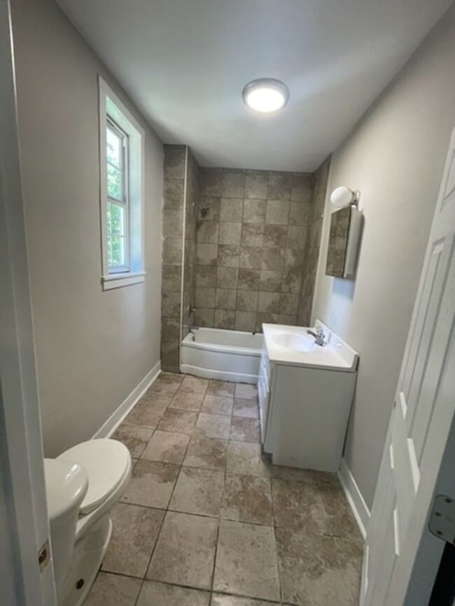 Photo - 122 S Main St