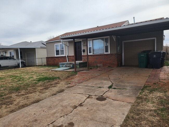 Building Photo - 628 NE 34th St