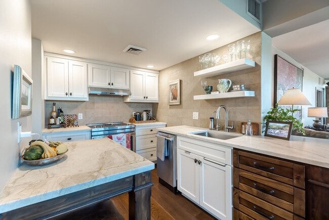 Photo - 1006 Guadalupe St