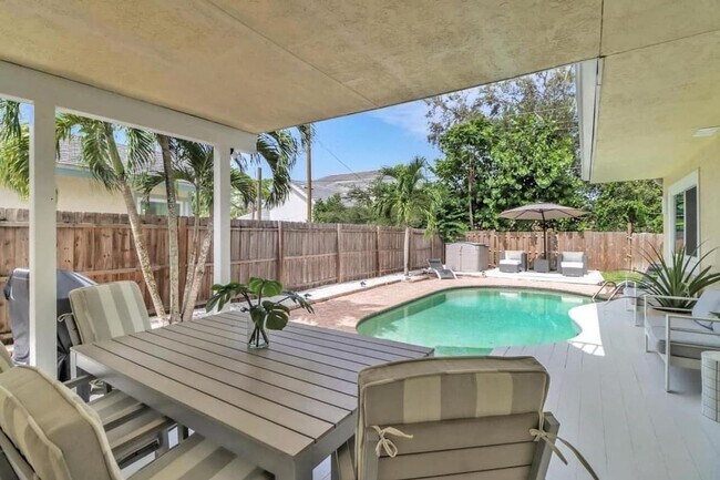 Photo - 1097 Frank Whiteman Blvd