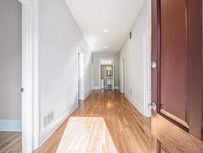 Photo - 74 Boulevard SE